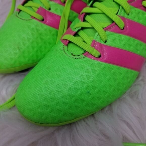 ADIDAS CLEATS. SIZE 6 - Picture 3 of 14